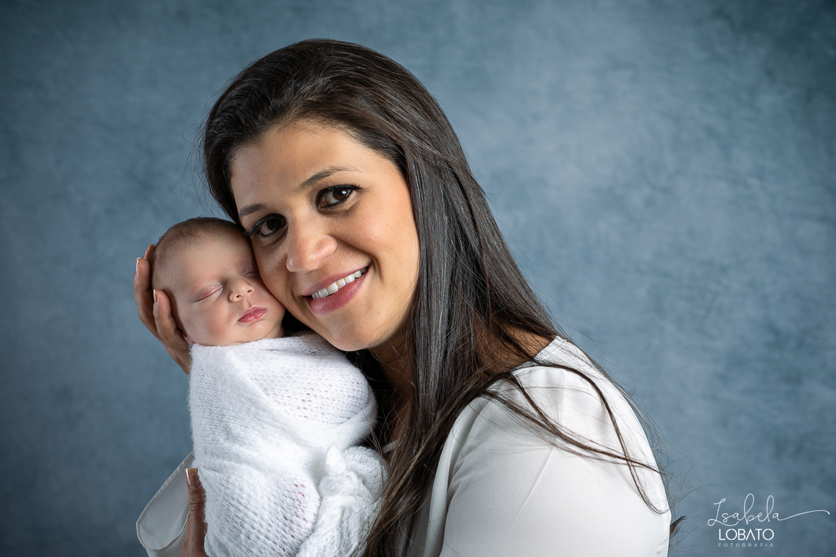 ensaio-fotografico-de-recem-nascido-ensaio-newborn-bebe-recem-nascido-sono-do-bebe-acompanhamento-fotografico-infantil-cenario-de-newborn-fundo-fotografico-para-ensaio-newborn-fotografa-especialista-em-ensaio-newborn-isabela-lobato-fotografia-barbacena-mg