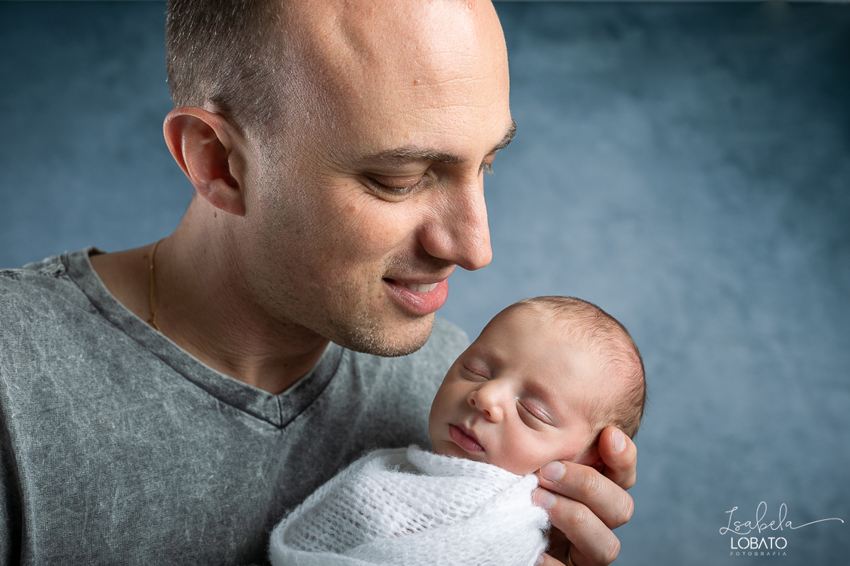 ensaio-fotografico-de-recem-nascido-ensaio-newborn-bebe-recem-nascido-sono-do-bebe-acompanhamento-fotografico-infantil-cenario-de-newborn-fundo-fotografico-para-ensaio-newborn-fotografa-especialista-em-ensaio-newborn-isabela-lobato-fotografia-barbacena-mg