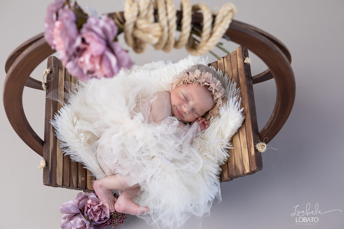 ensaio-fotografico-de-recem-nascido-ensaio-newborn-bebe-recem-nascido-sono-do-bebe-acompanhamento-fotografico-infantil-cenario-de-newborn-fundo-fotografico-para-ensaio-newborn-fotografa-especialista-em-ensaio-newborn-isabela-lobato-fotografia-barbacena-mg