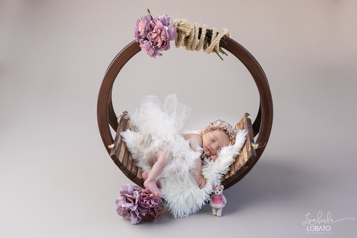 ensaio-fotografico-de-recem-nascido-ensaio-newborn-bebe-recem-nascido-sono-do-bebe-acompanhamento-fotografico-infantil-cenario-de-newborn-fundo-fotografico-para-ensaio-newborn-fotografa-especialista-em-ensaio-newborn-isabela-lobato-fotografia-barbacena-mg