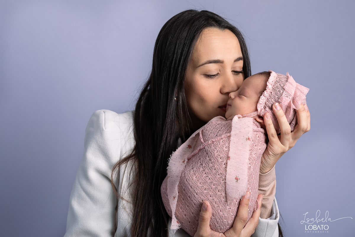 ensaio-fotografico-de-recem-nascido-ensaio-newborn-bebe-recem-nascido-sono-do-bebe-acompanhamento-fotografico-infantil-cenario-de-newborn-fundo-fotografico-para-ensaio-newborn-fotografa-especialista-em-ensaio-newborn-isabela-lobato-fotografia-barbacena-mg
