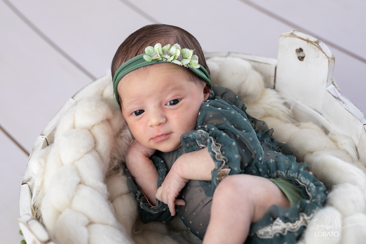 ensaio-fotografico-de-recem-nascido-ensaio-newborn-bebe-recem-nascido-sono-do-bebe-acompanhamento-fotografico-infantil-cenario-de-newborn-fundo-fotografico-para-ensaio-newborn-fotografa-especialista-em-ensaio-newborn-isabela-lobato-fotografia-barbacena-mg
