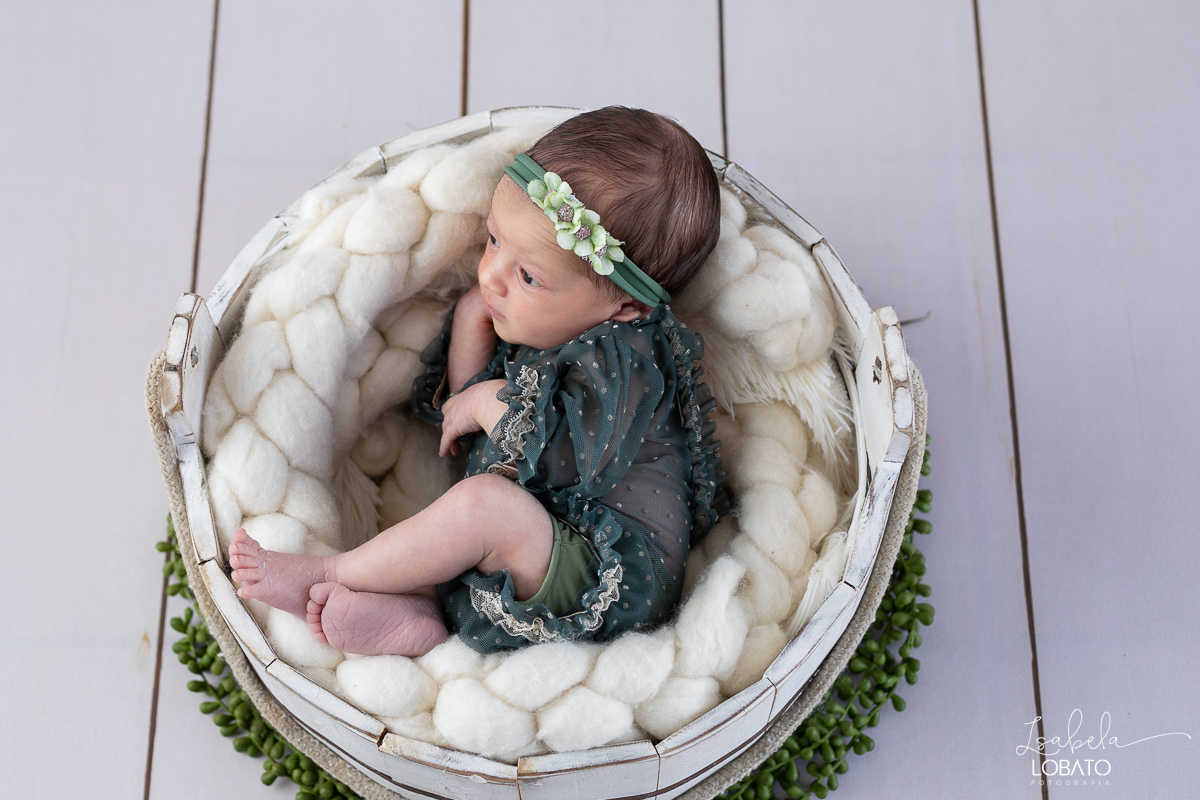 ensaio-fotografico-de-recem-nascido-ensaio-newborn-bebe-recem-nascido-sono-do-bebe-acompanhamento-fotografico-infantil-cenario-de-newborn-fundo-fotografico-para-ensaio-newborn-fotografa-especialista-em-ensaio-newborn-isabela-lobato-fotografia-barbacena-mg