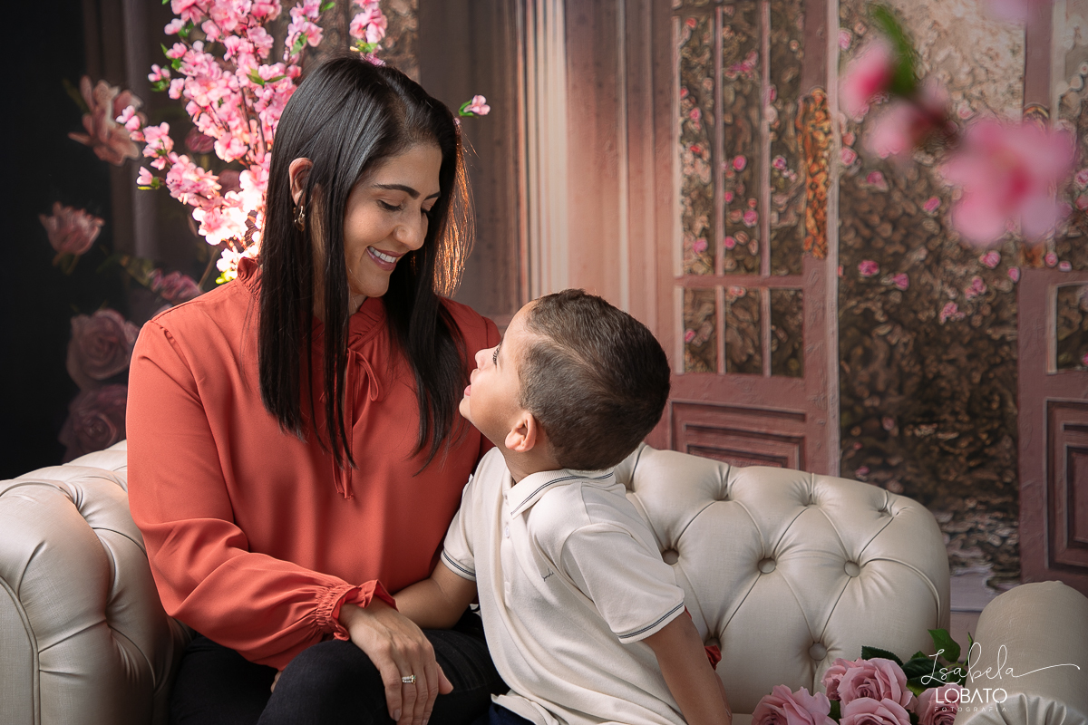 ensaio-fotografico-dia-das-maes-2023-amor-de-mae-fotos-dias-das-maes-presente-dia-das-maes-2023-cenario-fotografico-dia-das-maes-idea-de-cenario-para-ensaio-do-dia-das-maes-fundo-fotografico-dia-das-maes-fundo-fotografico-wentz-fotografo-em-barbacena