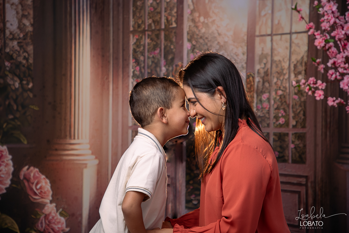 ensaio-fotografico-dia-das-maes-2023-amor-de-mae-fotos-dias-das-maes-presente-dia-das-maes-2023-cenario-fotografico-dia-das-maes-idea-de-cenario-para-ensaio-do-dia-das-maes-fundo-fotografico-dia-das-maes-fundo-fotografico-wentz-fotografo-em-barbacena