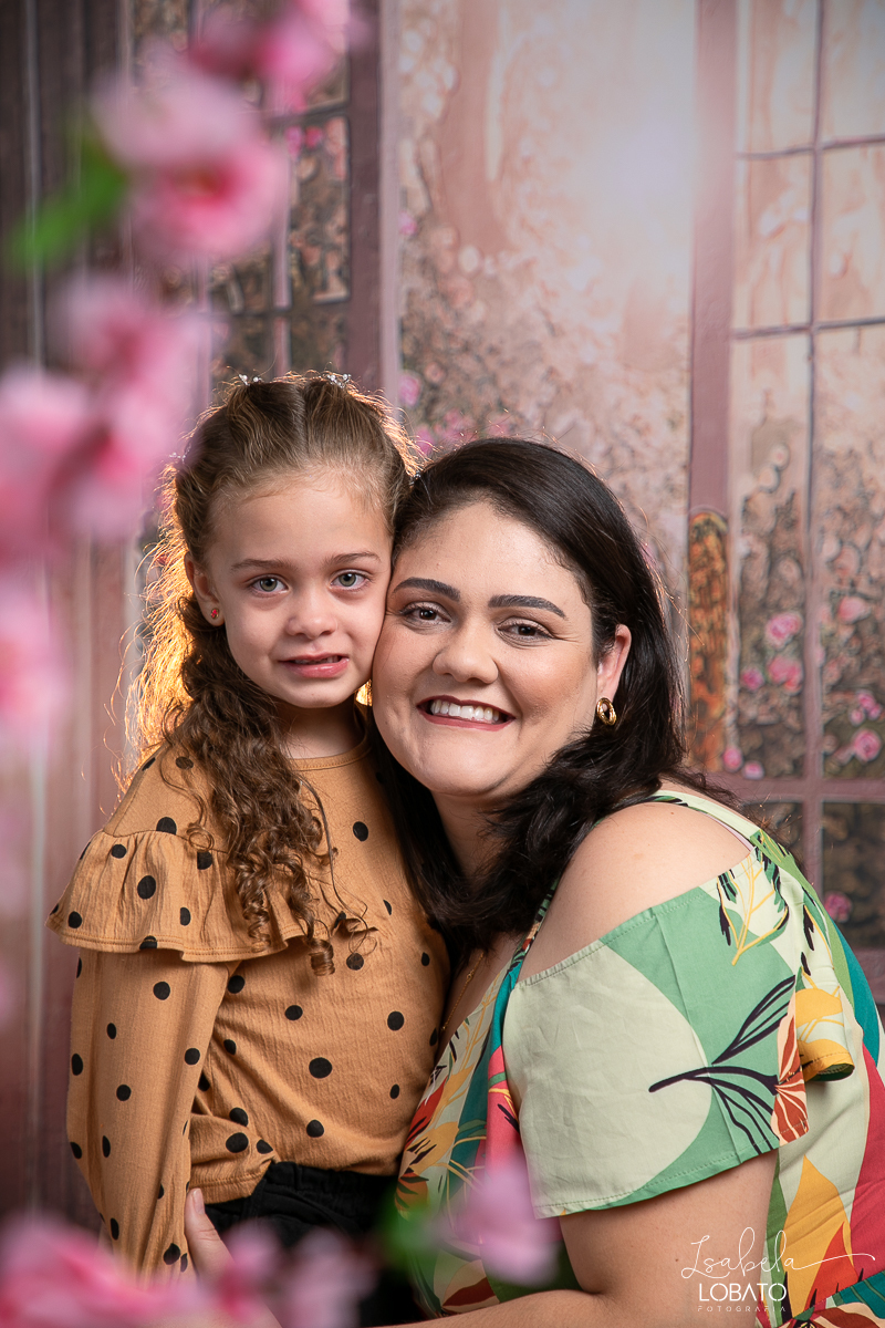 ensaio-fotografico-dia-das-maes-2023-amor-de-mae-fotos-dias-das-maes-presente-dia-das-maes-2023-cenario-fotografico-dia-das-maes-idea-de-cenario-para-ensaio-do-dia-das-maes-fundo-fotografico-dia-das-maes-fundo-fotografico-wentz-fotografo-em-barbacena