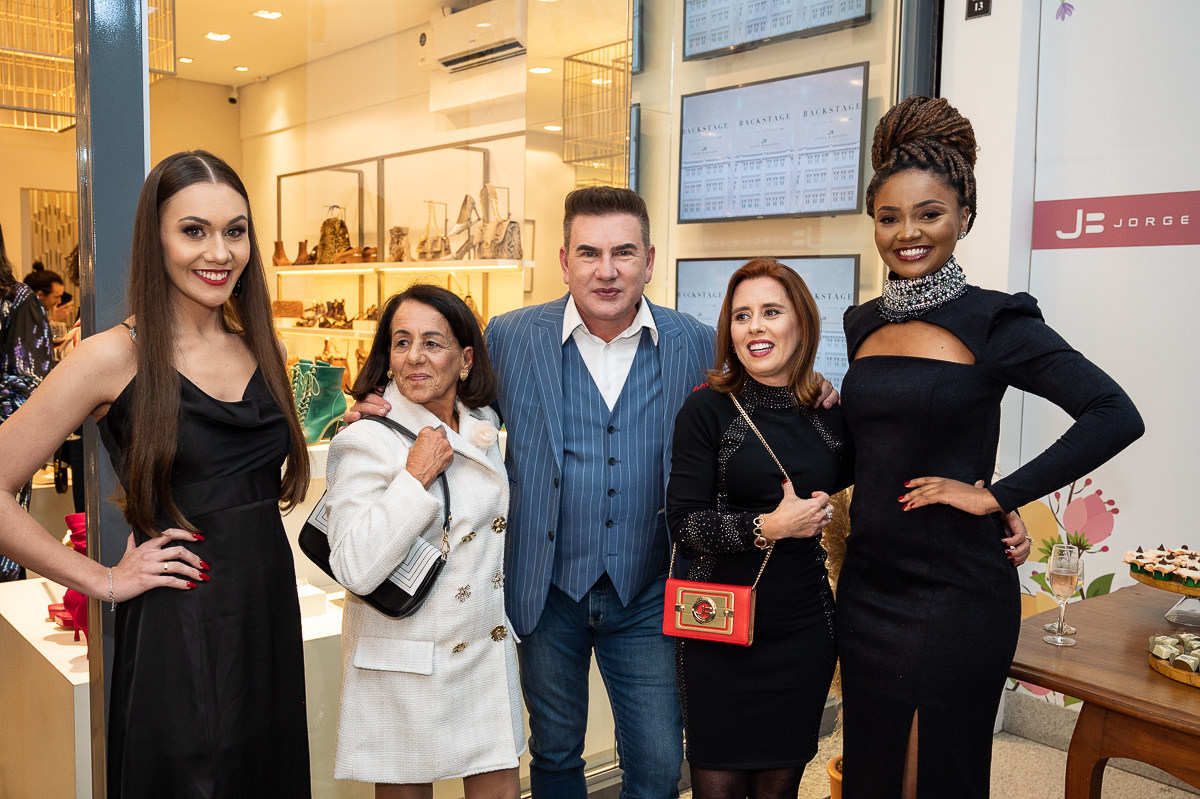 camila-castro-barbacena-grupo-camila-castro-jorge-bischoff-barbacena-Celebration-Night-com-Jorge-Bischoff-celebrando-20-anos-da-marca-loja-de-sapatos-e-bolsas-jorge-bischoff-em-barbacena-espaço-camila-castro-fotografa-de-eventos-isabela-lobato-fotografia