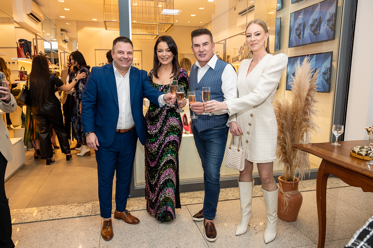 camila-castro-barbacena-grupo-camila-castro-jorge-bischoff-barbacena-Celebration-Night-com-Jorge-Bischoff-celebrando-20-anos-da-marca-loja-de-sapatos-e-bolsas-jorge-bischoff-em-barbacena-espaço-camila-castro-fotografa-de-eventos-isabela-lobato-fotografia