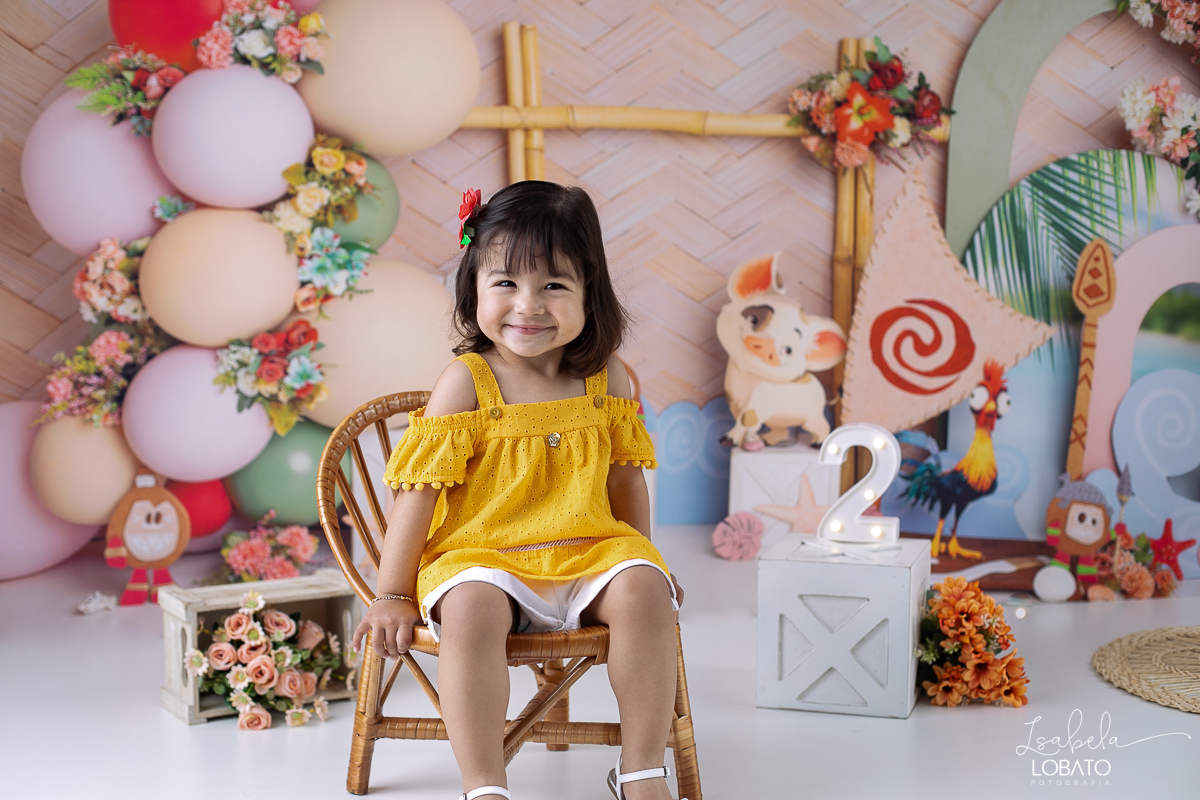 ensaio-fotografico-infantil-moana-baby-smash-the-cake-moana-a-hora-do-bolo-ensaio-esmagando-o-bolo-fotografa-infantil-em-barbacena-isabela-lobato-fotografia-estudio-fotografico-em-barbacena-isabela-lobato-decoracao-moana-baby