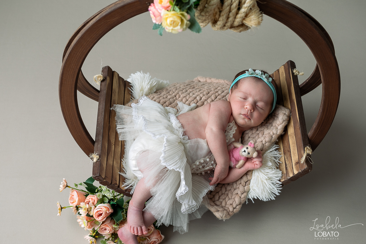 ensaio-fotografico-de-recem-nascido-ensaio-newborn-bebe-recem-nascido-sono-do-bebe-acompanhamento-fotografico-infantil-cenario-de-newborn-fundo-fotografico-para-ensaio-newborn-fotografa-especialista-em-ensaio-newborn-isabela-lobato-fotografia-barbacena-mg