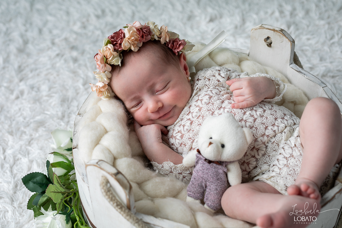 ensaio-fotografico-de-recem-nascido-ensaio-newborn-bebe-recem-nascido-sono-do-bebe-acompanhamento-fotografico-infantil-cenario-de-newborn-fundo-fotografico-para-ensaio-newborn-fotografa-especialista-em-ensaio-newborn-isabela-lobato-fotografia-barbacena-mg