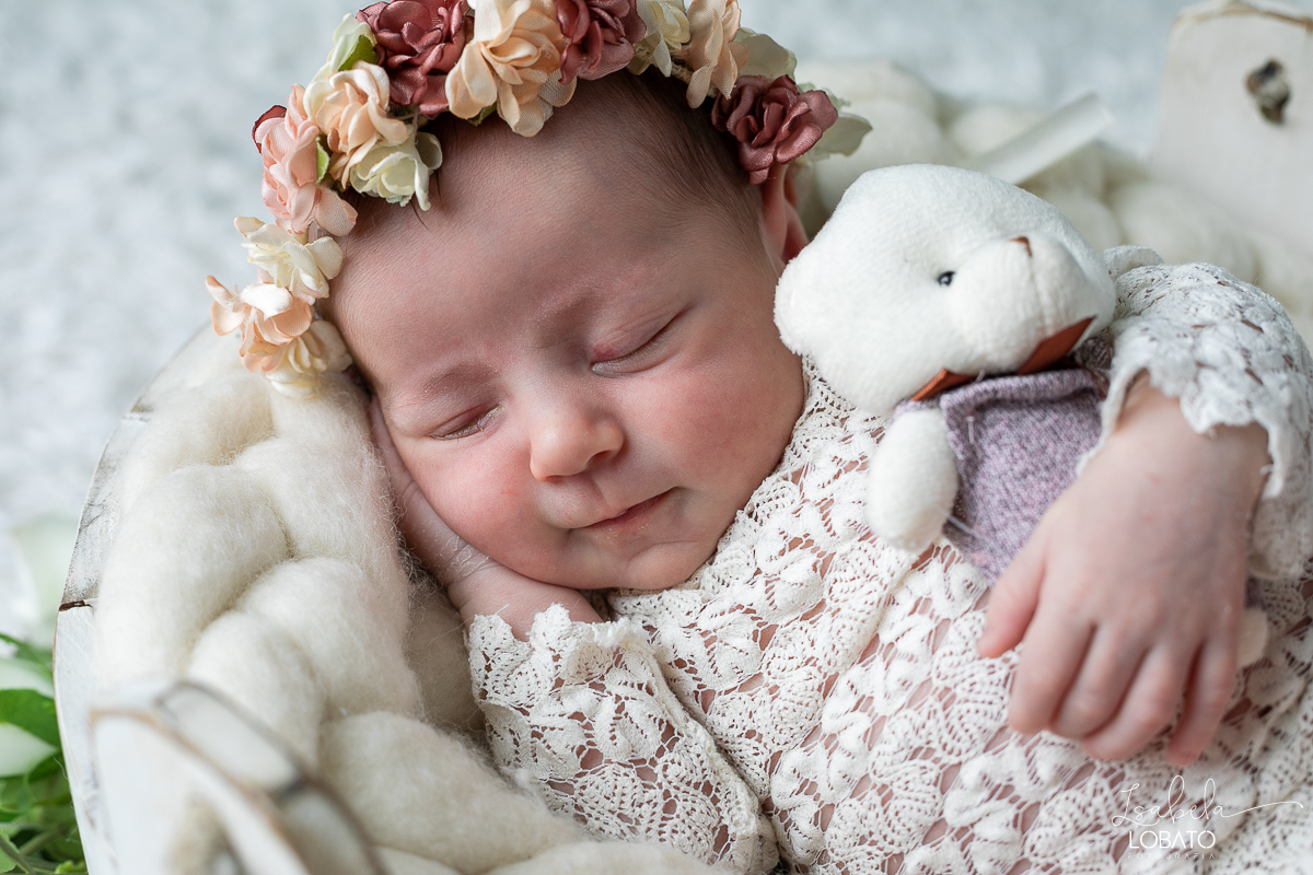 ensaio-fotografico-de-recem-nascido-ensaio-newborn-bebe-recem-nascido-sono-do-bebe-acompanhamento-fotografico-infantil-cenario-de-newborn-fundo-fotografico-para-ensaio-newborn-fotografa-especialista-em-ensaio-newborn-isabela-lobato-fotografia-barbacena-mg