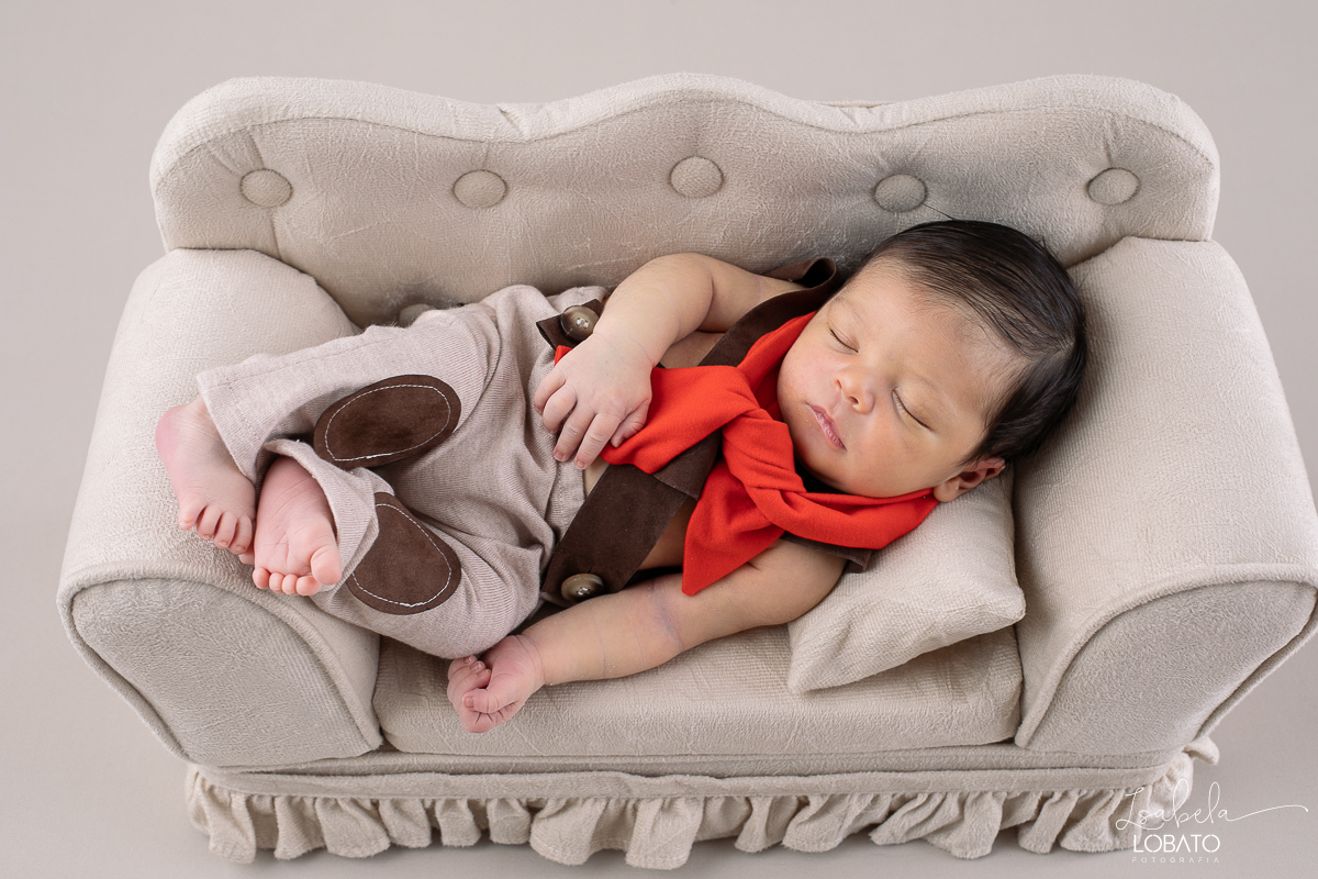 ensaio-fotografico-de-recem-nascido-ensaio-newborn-bebe-recem-nascido-sono-do-bebe-acompanhamento-fotografico-infantil-cenario-de-newborn-fundo-fotografico-para-ensaio-newborn-fotografa-especialista-em-ensaio-newborn-isabela-lobato-fotografia-barbacena-mg