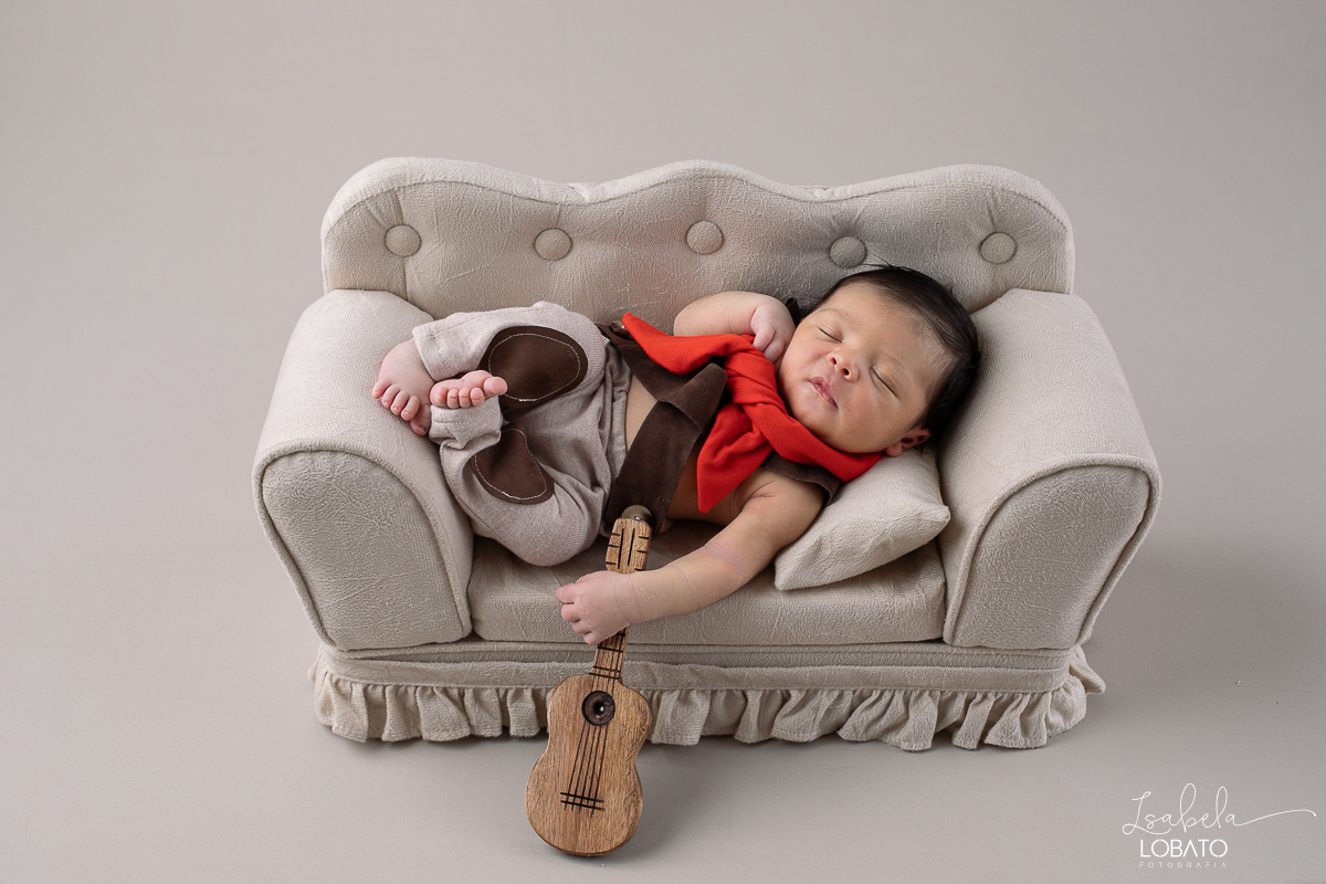 ensaio-fotografico-de-recem-nascido-ensaio-newborn-bebe-recem-nascido-sono-do-bebe-acompanhamento-fotografico-infantil-cenario-de-newborn-fundo-fotografico-para-ensaio-newborn-fotografa-especialista-em-ensaio-newborn-isabela-lobato-fotografia-barbacena-mg