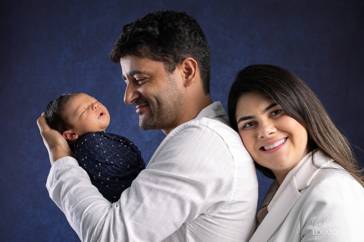 ensaio-fotografico-de-recem-nascido-ensaio-newborn-bebe-recem-nascido-sono-do-bebe-acompanhamento-fotografico-infantil-cenario-de-newborn-fundo-fotografico-para-ensaio-newborn-fotografa-especialista-em-ensaio-newborn-isabela-lobato-fotografia-barbacena-mg