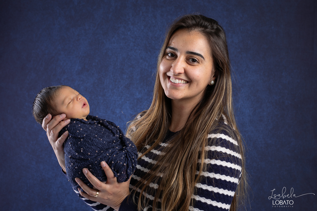 ensaio-fotografico-de-recem-nascido-ensaio-newborn-bebe-recem-nascido-sono-do-bebe-acompanhamento-fotografico-infantil-cenario-de-newborn-fundo-fotografico-para-ensaio-newborn-fotografa-especialista-em-ensaio-newborn-isabela-lobato-fotografia-barbacena-mg