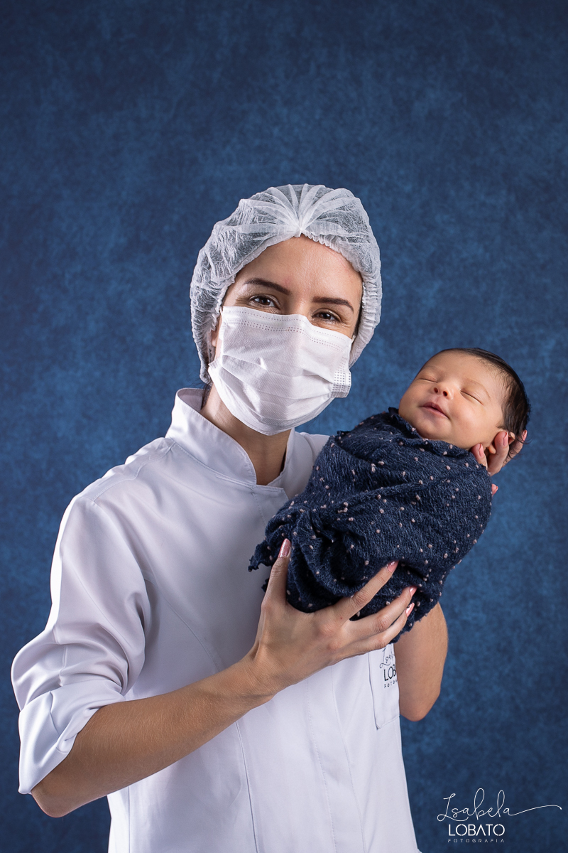 ensaio-fotografico-de-recem-nascido-ensaio-newborn-bebe-recem-nascido-sono-do-bebe-acompanhamento-fotografico-infantil-cenario-de-newborn-fundo-fotografico-para-ensaio-newborn-fotografa-especialista-em-ensaio-newborn-isabela-lobato-fotografia-barbacena-mg