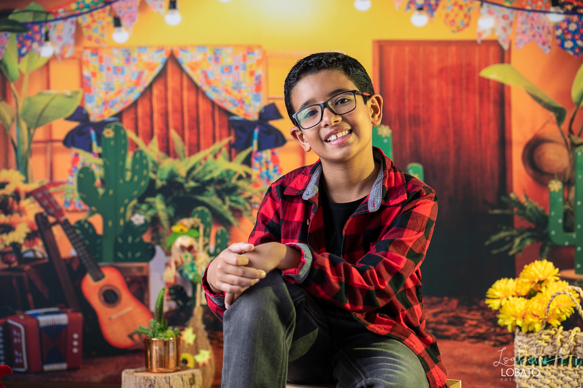 ensaio-fotografico-junino-festa-junina-2023-foto-de-festa-de-sao-joao-do-nordeste-cenario-fotografico-de-festa-junina-roupas-de-festa-junina-balao-de-sao-joao-ensaio-de-festa-junina-estudio-fotografico-infantil-em-barbacena-isabela-lobato-fotografia