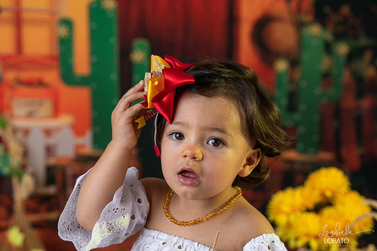ensaio-fotografico-junino-festa-junina-2023-foto-de-festa-de-sao-joao-do-nordeste-cenario-fotografico-de-festa-junina-roupas-de-festa-junina-balao-de-sao-joao-ensaio-de-festa-junina-estudio-fotografico-infantil-em-barbacena-isabela-lobato-fotografia