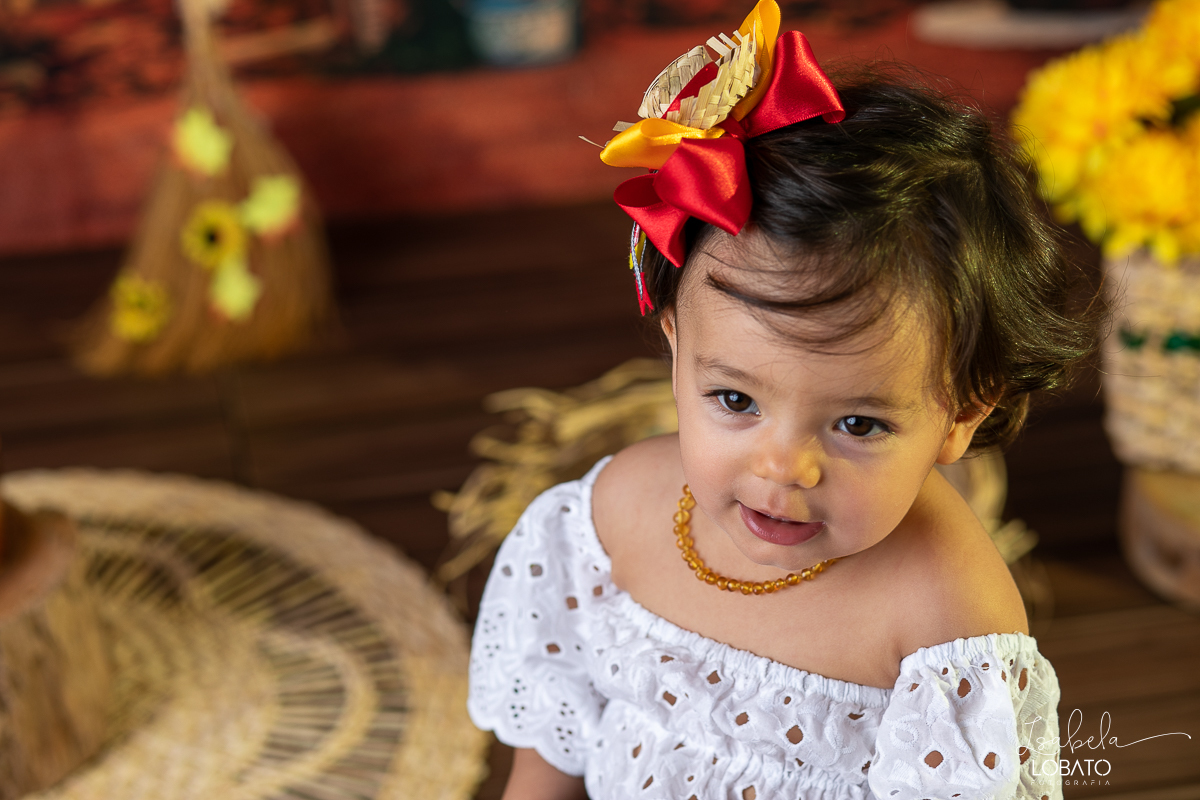 ensaio-fotografico-junino-festa-junina-2023-foto-de-festa-de-sao-joao-do-nordeste-cenario-fotografico-de-festa-junina-roupas-de-festa-junina-balao-de-sao-joao-ensaio-de-festa-junina-estudio-fotografico-infantil-em-barbacena-isabela-lobato-fotografia