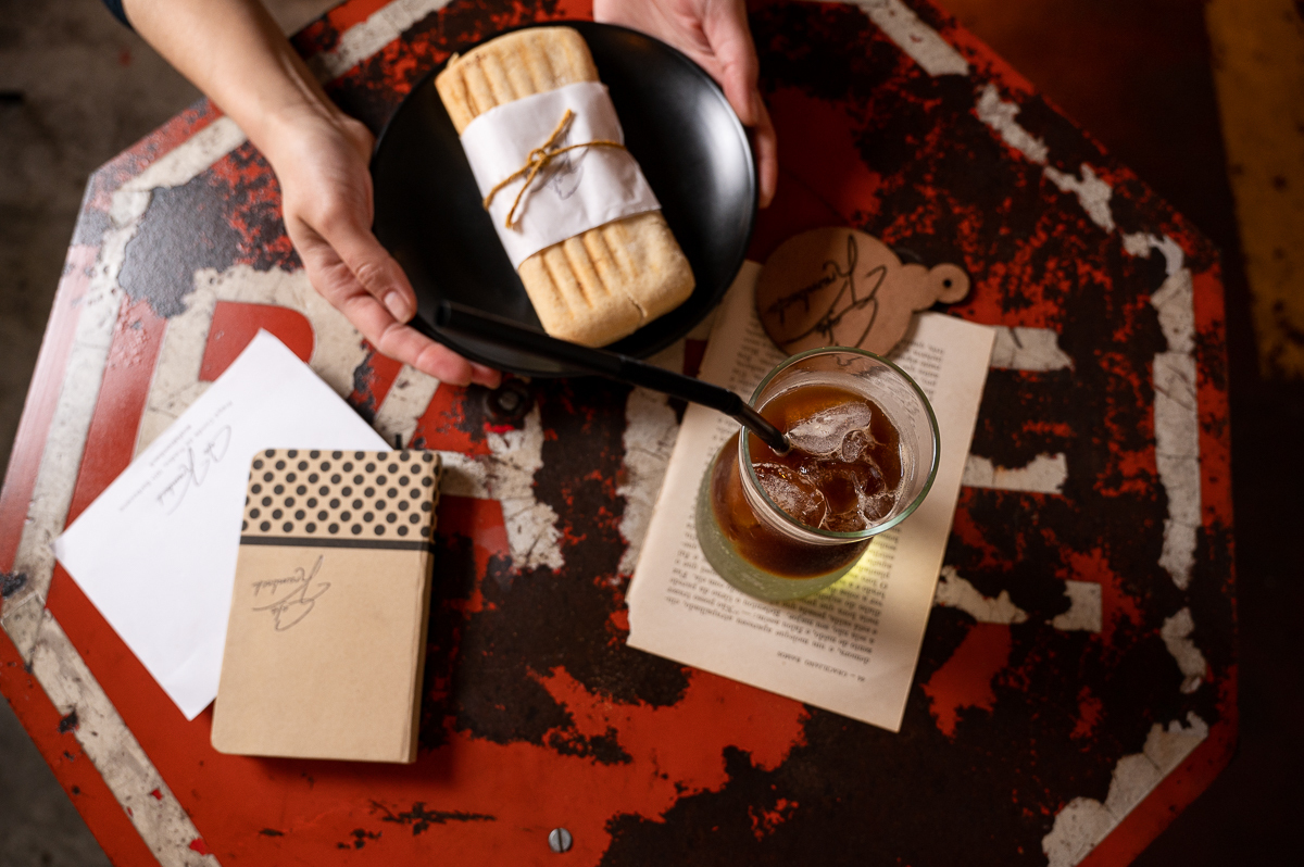 fotografia-de-alimentos-melhor-fotografo-de-alimentos-de-minas-gerais-food-styling-foto-de-gastronomia-fotografo-de-gastronomia-em-tiradentes-cafés-bolos-broa-pao-artesanal-brusqueta-grao-de-cafe-cafe-gelado-cafe-krambeck-em-barbacena-isabela-lobato-fotos