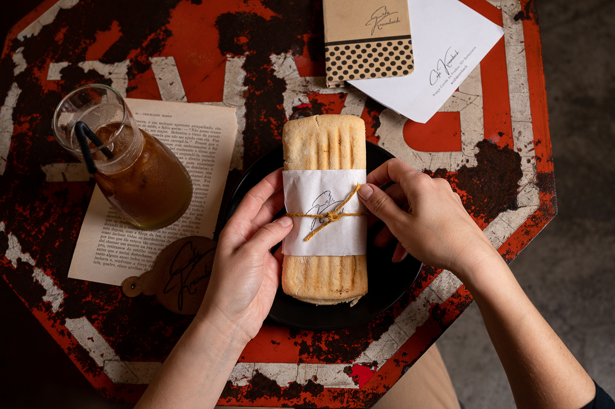 fotografia-de-alimentos-melhor-fotografo-de-alimentos-de-minas-gerais-food-styling-foto-de-gastronomia-fotografo-de-gastronomia-em-tiradentes-cafés-bolos-broa-pao-artesanal-brusqueta-grao-de-cafe-cafe-gelado-cafe-krambeck-em-barbacena-isabela-lobato-fotos