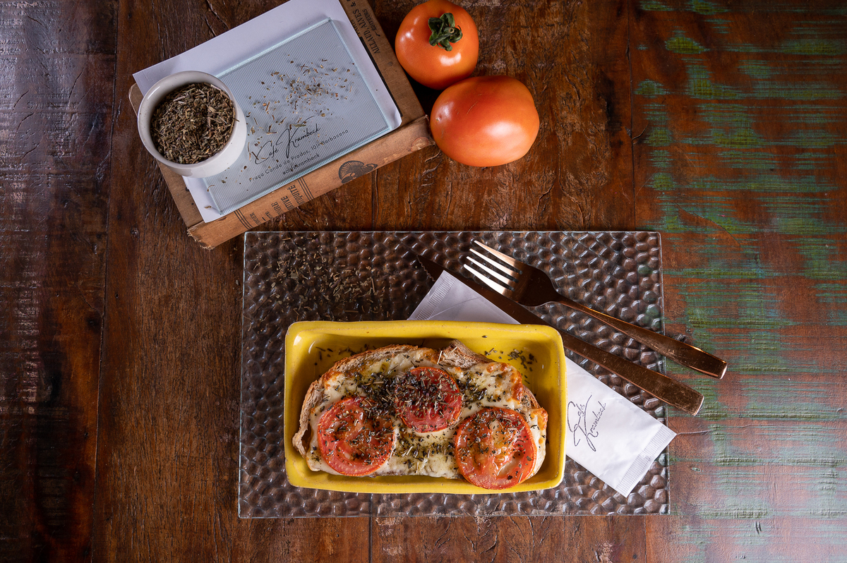 fotografia-de-alimentos-melhor-fotografo-de-alimentos-de-minas-gerais-food-styling-foto-de-gastronomia-fotografo-de-gastronomia-em-tiradentes-cafés-bolos-broa-pao-artesanal-brusqueta-grao-de-cafe-cafe-gelado-cafe-krambeck-em-barbacena-isabela-lobato-fotos