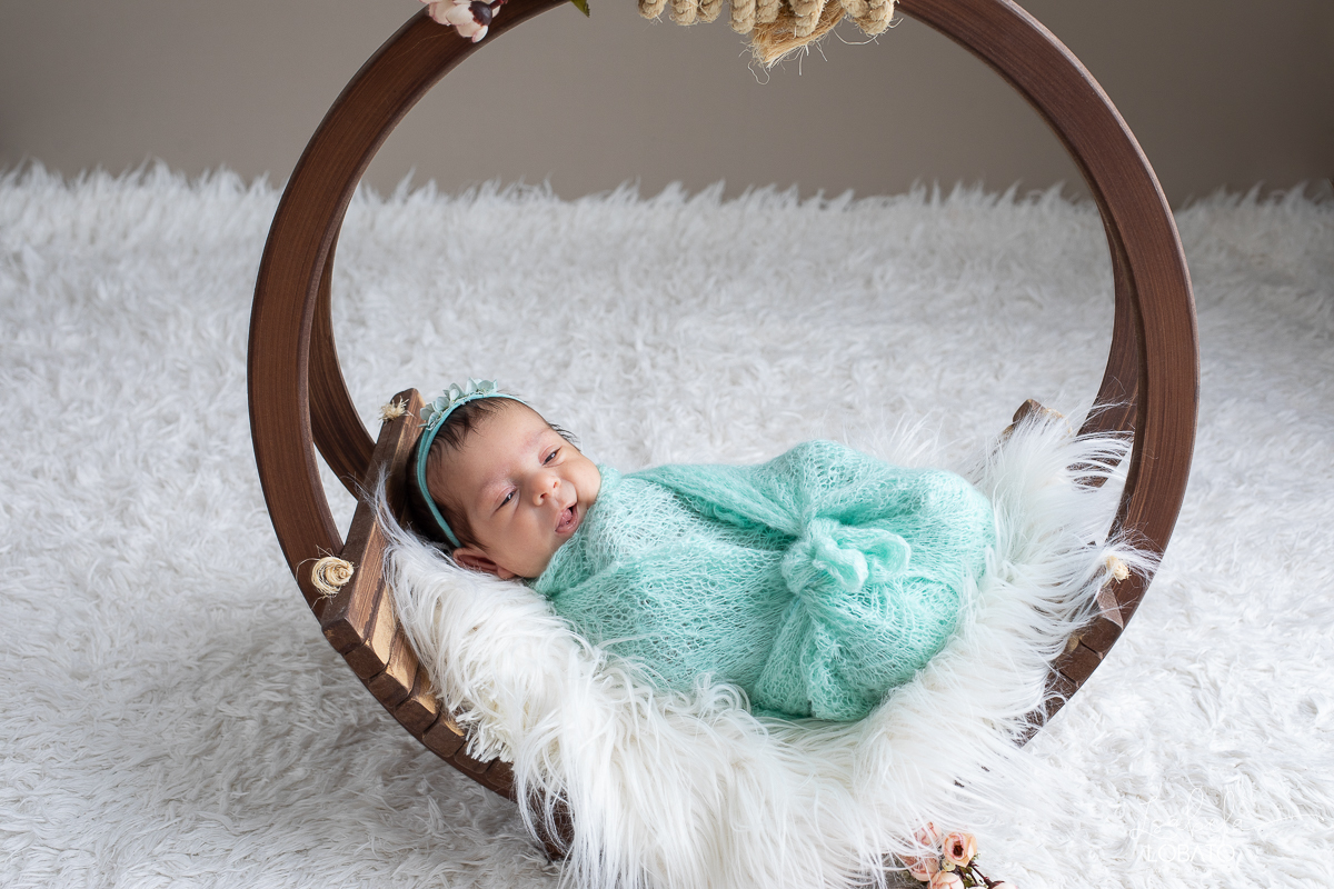 ensaio-fotografico-newborn-ensaio-de-recem-nascido-newborn-de-gemeas-gravidez-gemelar-irmas-gemeas-recem-nascida-fotografia-de-bebes-gemeas-fotografa-especializada-em-newborn-em-barbacena-e-regiao-estudio-fotografico-em-barbacena-isabela-loabato-fotografa