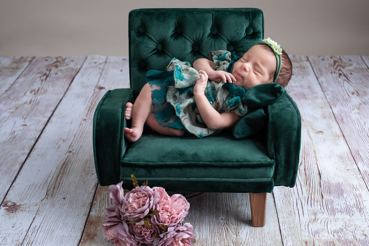 ensaio-fotografico-newborn-ensaio-de-recem-nascido-newborn-de-gemeas-gravidez-gemelar-irmas-gemeas-recem-nascida-fotografia-de-bebes-gemeas-fotografa-especializada-em-newborn-em-barbacena-e-regiao-estudio-fotografico-em-barbacena-isabela-loabato-fotografa