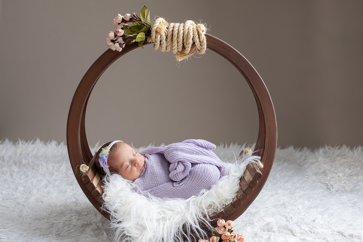 ensaio-fotografico-newborn-ensaio-de-recem-nascido-newborn-de-gemeas-gravidez-gemelar-irmas-gemeas-recem-nascida-fotografia-de-bebes-gemeas-fotografa-especializada-em-newborn-em-barbacena-e-regiao-estudio-fotografico-em-barbacena-isabela-loabato-fotografa