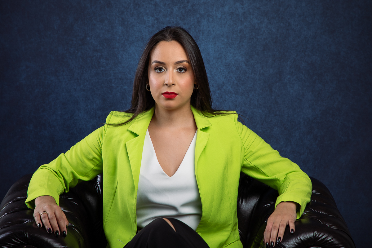foto- biografia-fotografia-para-perfil-profissional-retratos-corporativo-mkt-de-advogados-melhor-advogado-criminalista-de-barbacena-dra-gabriela-brasil-escritório-de-advocacia-barbacena-mg-advogada-criminal-barbacena-fotografa-isabela-lobato-fotografia