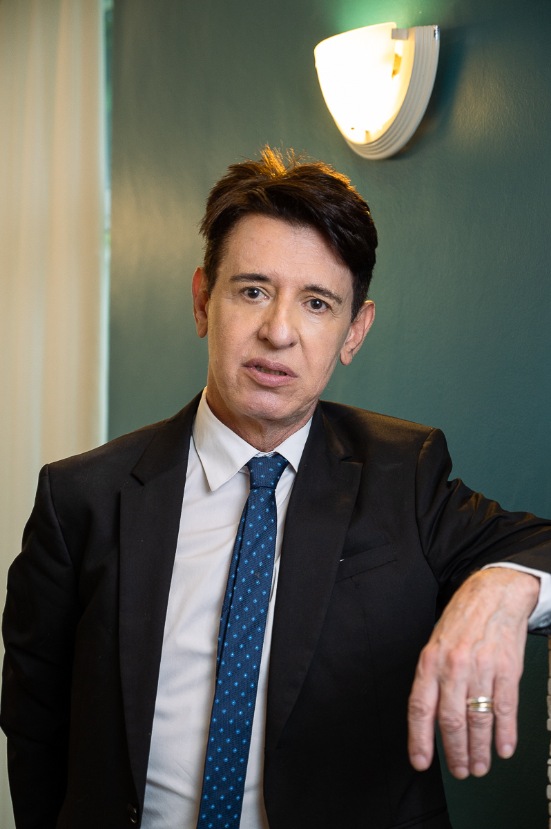 foto- biografia-fotografia-para-perfil-profissional-retratos-corporativo-mkt-colunista-social-em-barbacena-jornalista-do-jornal-correio-da-serra-em-barbacena-e-barbacena-online-fotografa-isabela-lobato-fotografa-de-publicidade-coluna-do-borges-barbacena