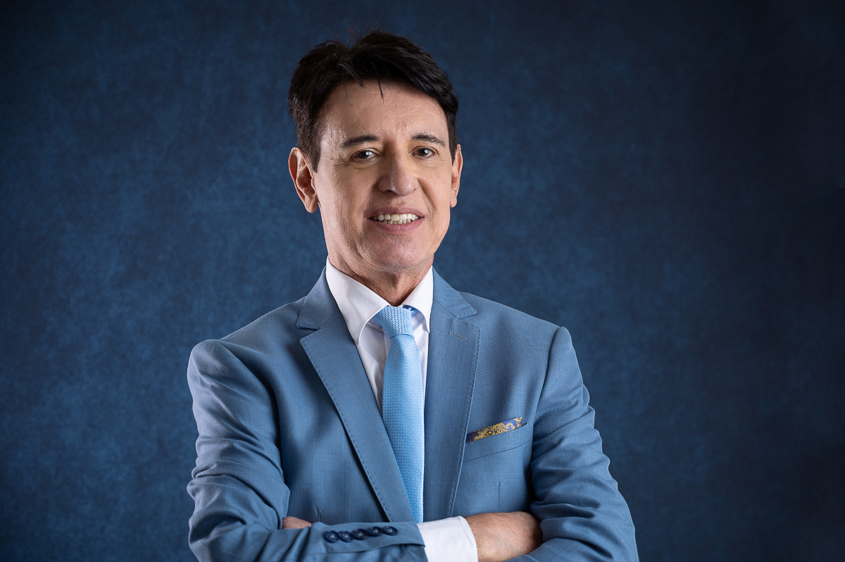 foto- biografia-fotografia-para-perfil-profissional-retratos-corporativo-mkt-colunista-social-em-barbacena-jornalista-do-jornal-correio-da-serra-em-barbacena-e-barbacena-online-fotografa-isabela-lobato-fotografa-de-publicidade-coluna-do-borges-barbacena