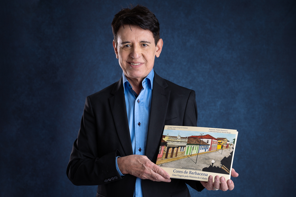 foto- biografia-fotografia-para-perfil-profissional-retratos-corporativo-mkt-colunista-social-em-barbacena-jornalista-do-jornal-correio-da-serra-em-barbacena-e-barbacena-online-fotografa-isabela-lobato-fotografa-de-publicidade-coluna-do-borges-barbacena