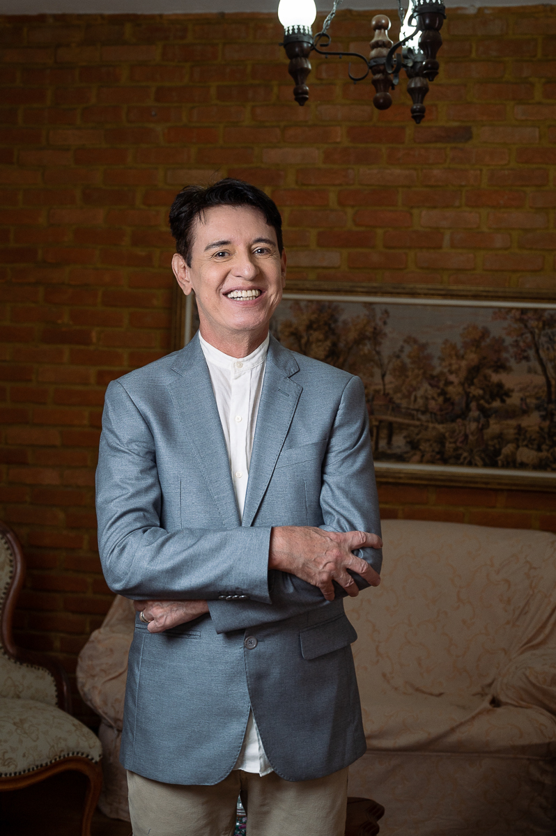 foto- biografia-fotografia-para-perfil-profissional-retratos-corporativo-mkt-colunista-social-em-barbacena-jornalista-do-jornal-correio-da-serra-em-barbacena-e-barbacena-online-fotografa-isabela-lobato-fotografa-de-publicidade-coluna-do-borges-barbacena