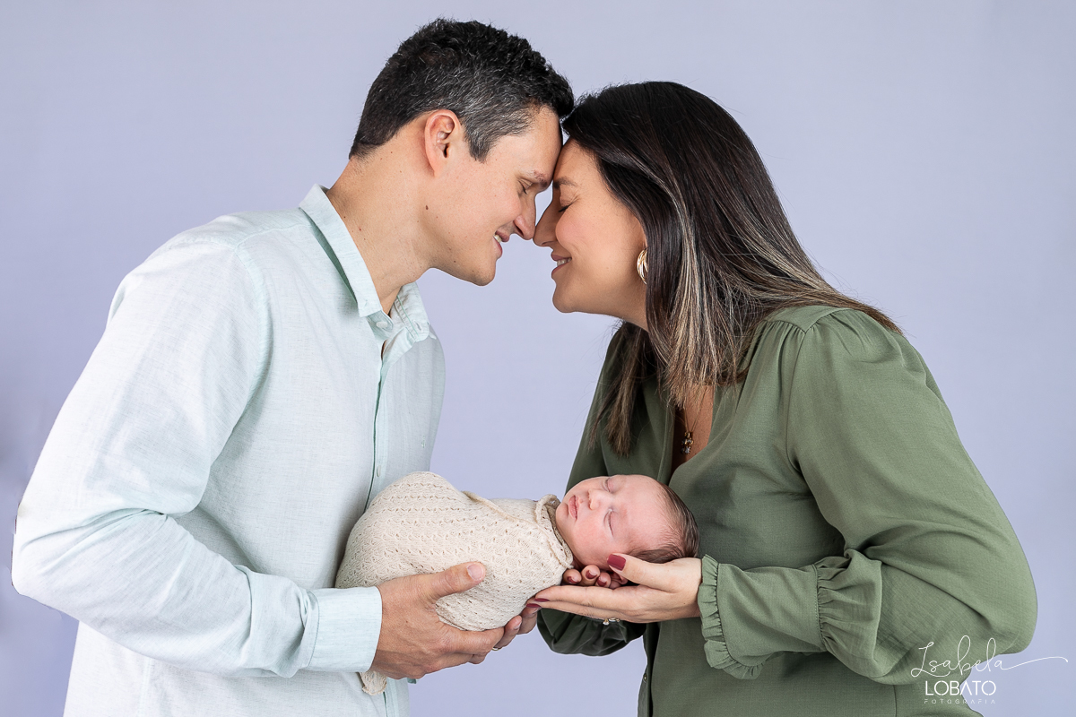 ensaio-fotografico-de-recem-nascido-ensaio-newborn-bebe-recem-nascido-sono-do-bebe-acompanhamento-fotografico-infantil-cenario-de-newborn-fundo-fotografico-para-ensaio-newborn-fotografa-especialista-em-ensaio-newborn-isabela-lobato-fotografia-barbacena-mg