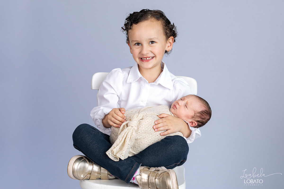 ensaio-fotografico-de-recem-nascido-ensaio-newborn-bebe-recem-nascido-sono-do-bebe-acompanhamento-fotografico-infantil-cenario-de-newborn-fundo-fotografico-para-ensaio-newborn-fotografa-especialista-em-ensaio-newborn-isabela-lobato-fotografia-barbacena-mg