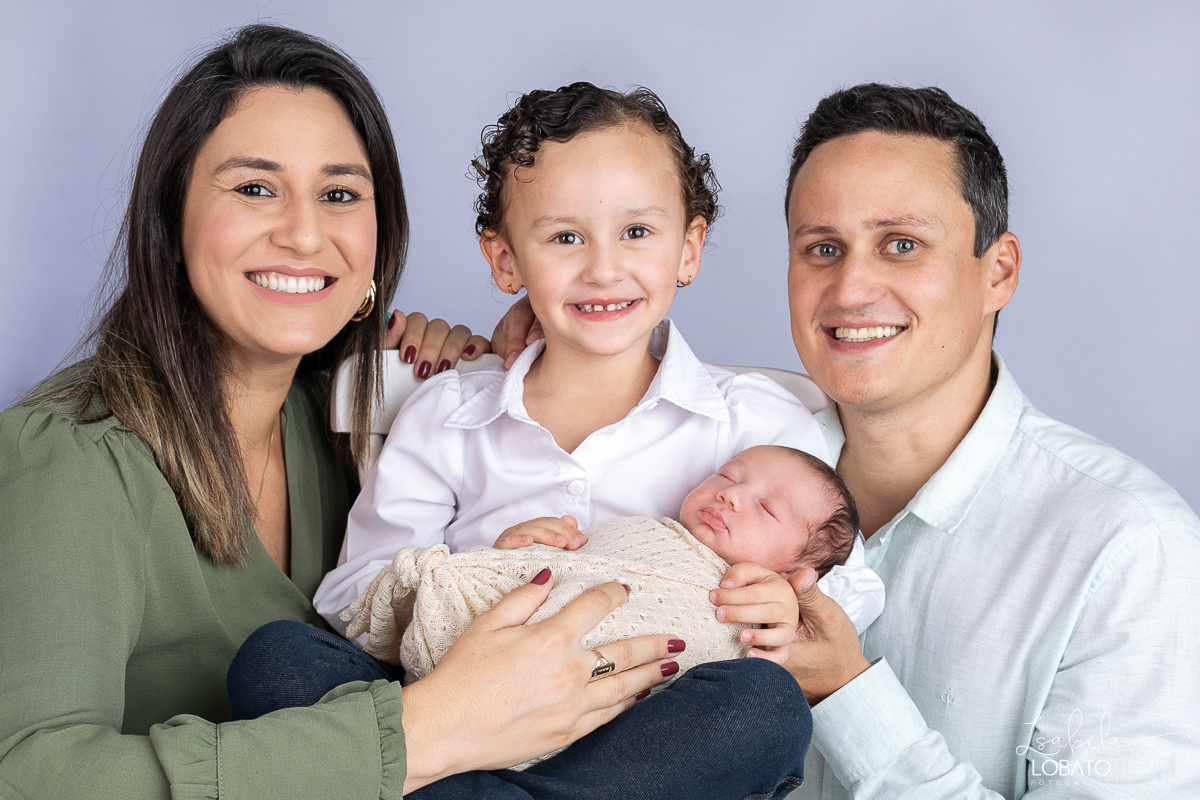 ensaio-fotografico-de-recem-nascido-ensaio-newborn-bebe-recem-nascido-sono-do-bebe-acompanhamento-fotografico-infantil-cenario-de-newborn-fundo-fotografico-para-ensaio-newborn-fotografa-especialista-em-ensaio-newborn-isabela-lobato-fotografia-barbacena-mg