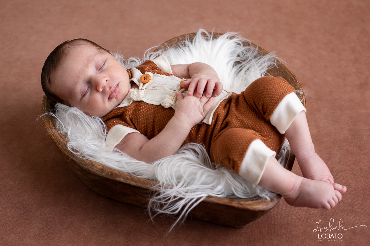 ensaio-fotografico-de-recem-nascido-ensaio-newborn-bebe-recem-nascido-sono-do-bebe-acompanhamento-fotografico-infantil-cenario-de-newborn-fundo-fotografico-para-ensaio-newborn-fotografa-especialista-em-ensaio-newborn-isabela-lobato-fotografia-barbacena-mg