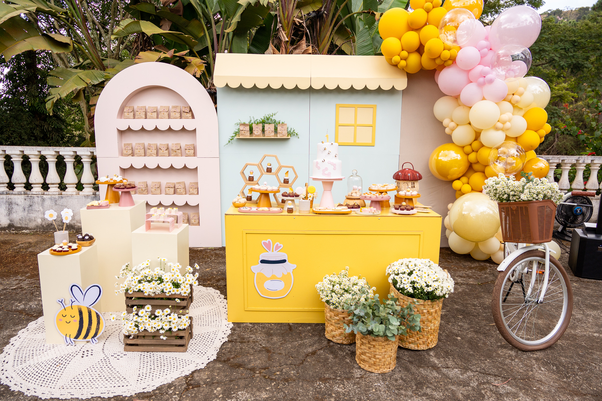 foto-para-aniversario-fotografo-de-aniversario-infantil-em-barbacena-fotografo-de-batizado-em-barbacena-fotografo-de-evento-infantil-em-barbacena-estudio-de-fotos-em-barbacena-isabela-lobato-fotografia- festa-jardim-festa-abelhas-decoracao-abelhinha