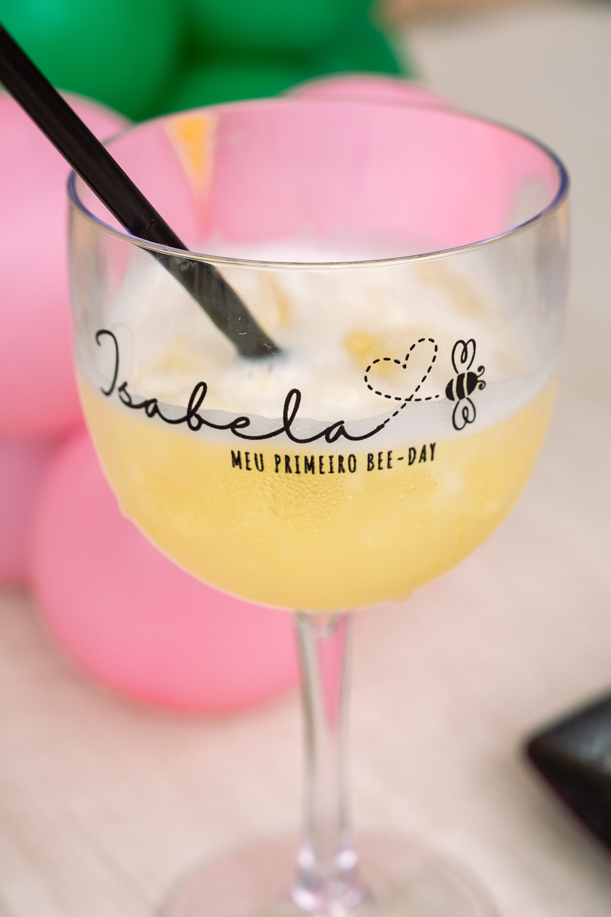 foto-para-aniversario-fotografo-de-aniversario-infantil-em-barbacena-fotografo-de-batizado-em-barbacena-fotografo-de-evento-infantil-em-barbacena-estudio-de-fotos-em-barbacena-isabela-lobato-fotografia-decoracao-festa-infantil-abelhinha