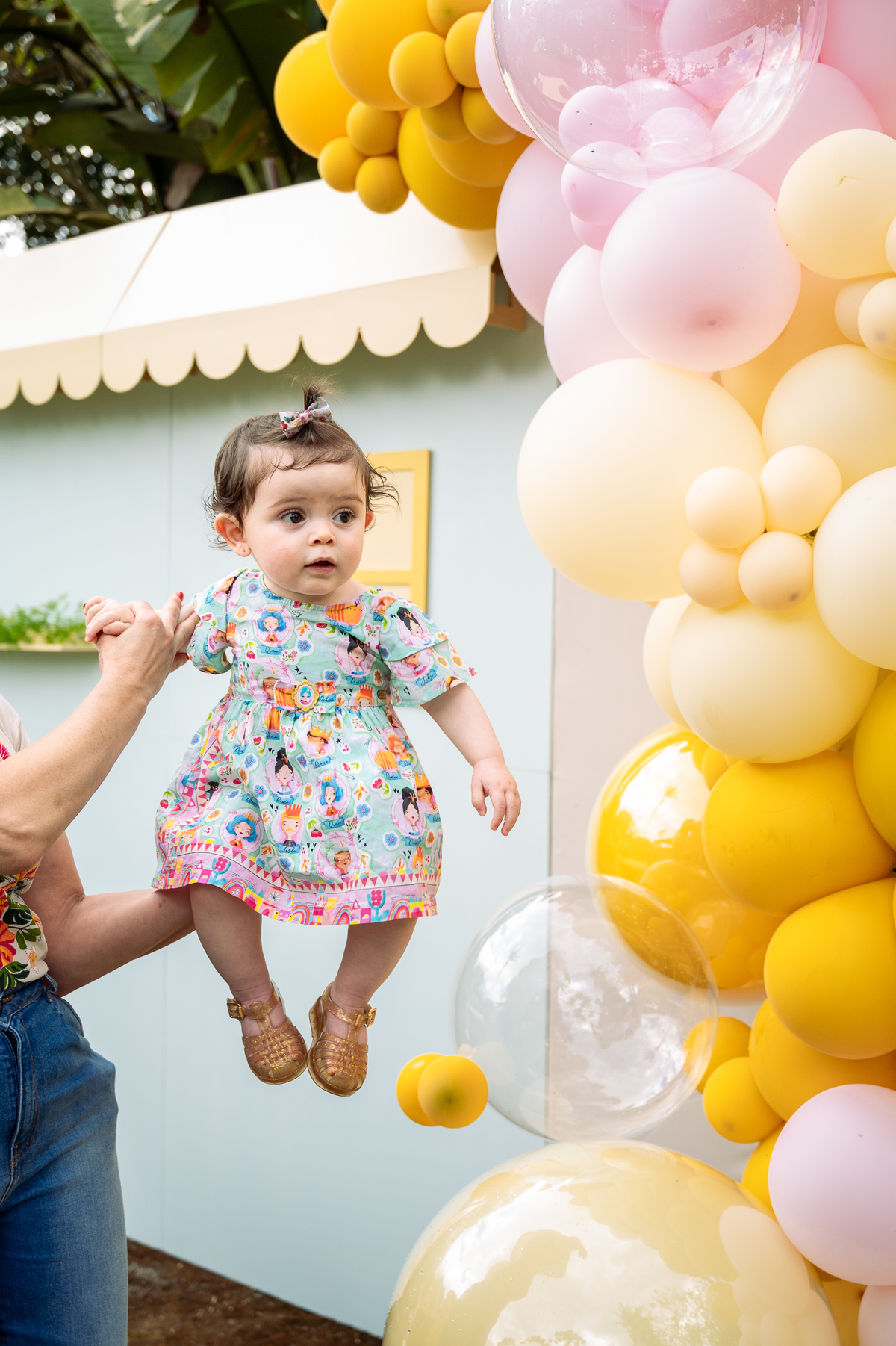 foto-para-aniversario-fotografo-de-aniversario-infantil-em-barbacena-fotografo-de-batizado-em-barbacena-fotografo-de-evento-infantil-em-barbacena-estudio-de-fotos-em-barbacena-isabela-lobato-fotografia-decoracao-festa-infantil-abelhinha