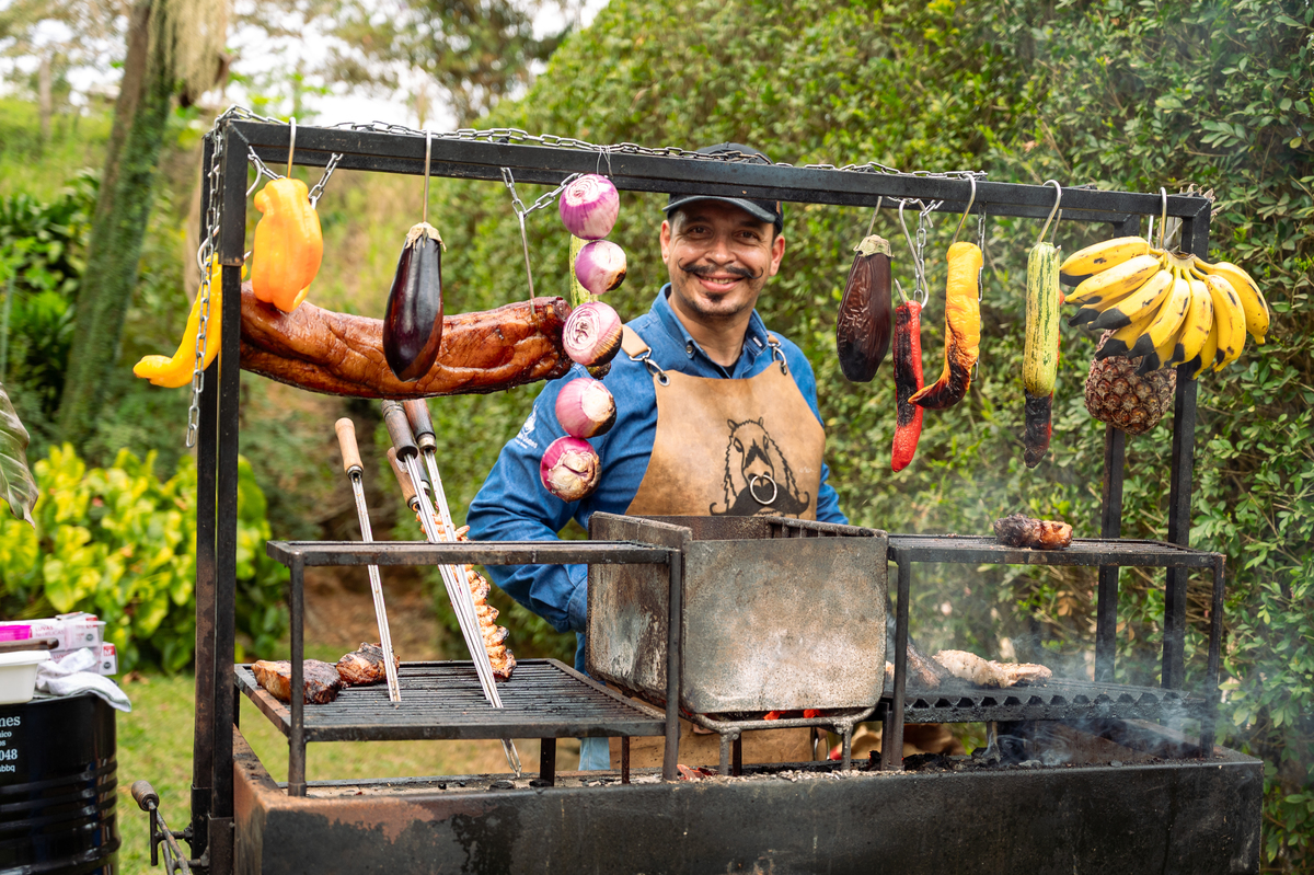foto-para-aniversario-fotografo-de-aniversario-infantil-em-barbacena-fotografo-de-batizado-em-barbacena-fotografo-de-evento-infantil-em-barbacena-estudio-de-fotos-em-barbacena-isabela-lobato-fotografia-churrasqueiro-gustavo-gomes-bbq