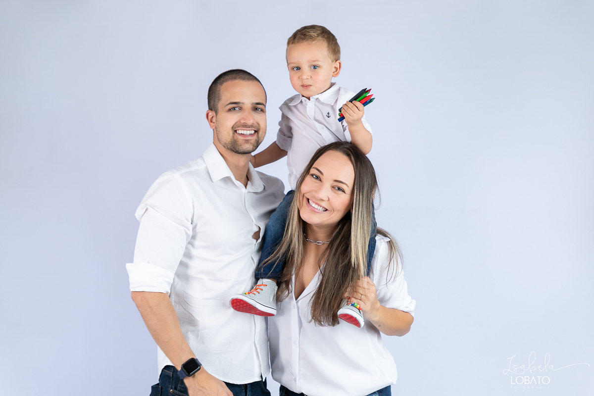 ensaio-fotografico-infantil-em-estudio-fotografia-de-crianca-idea-de-ensaio-fotografico-de-2-anos-ensaio-infantil-fundo-branco-fotografa-infantil-em-barbacena-estudio-isabela-lobato-fotografia