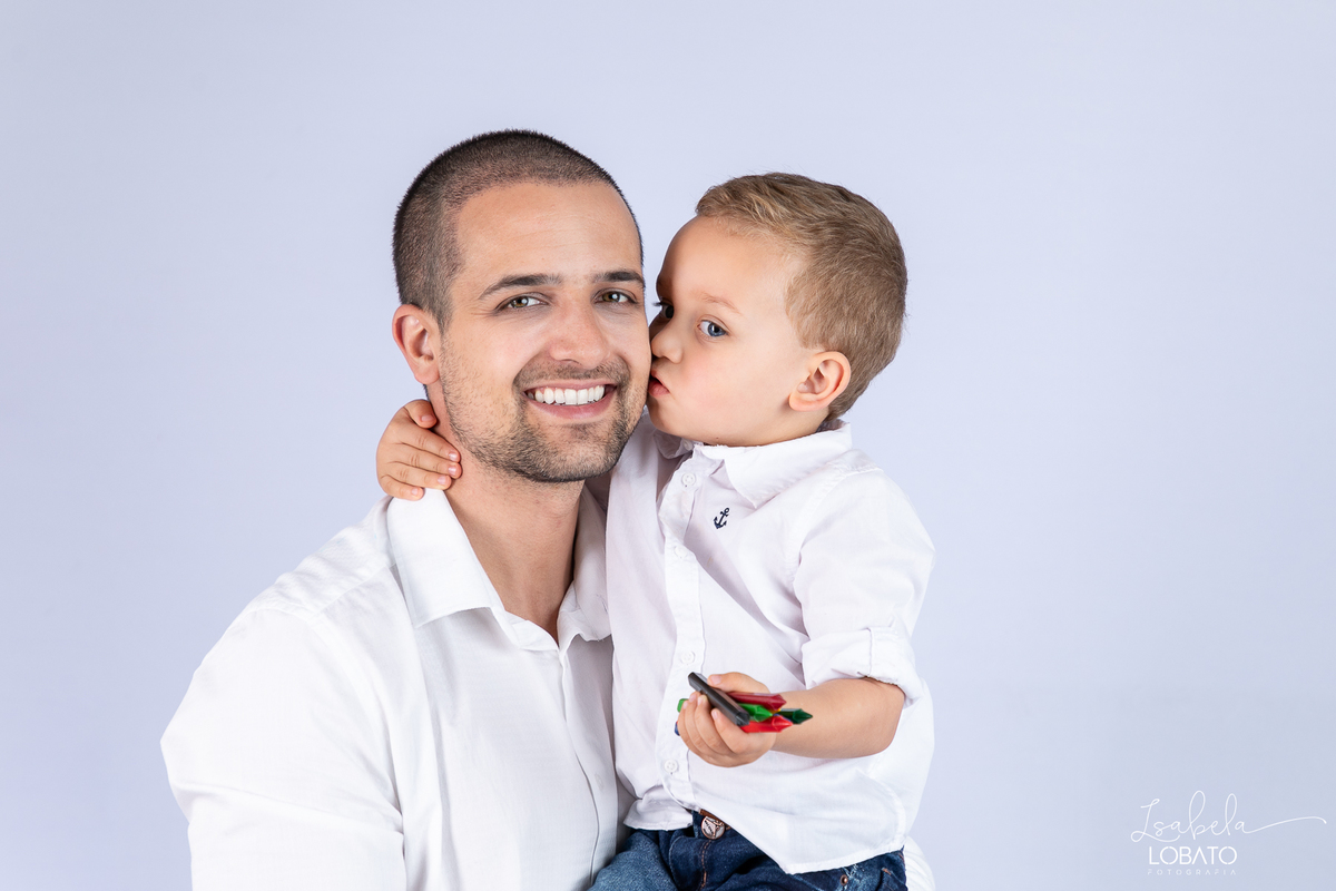 ensaio-fotografico-infantil-em-estudio-fotografia-de-crianca-idea-de-ensaio-fotografico-de-2-anos-ensaio-infantil-fundo-branco-fotografa-infantil-em-barbacena-estudio-isabela-lobato-fotografia