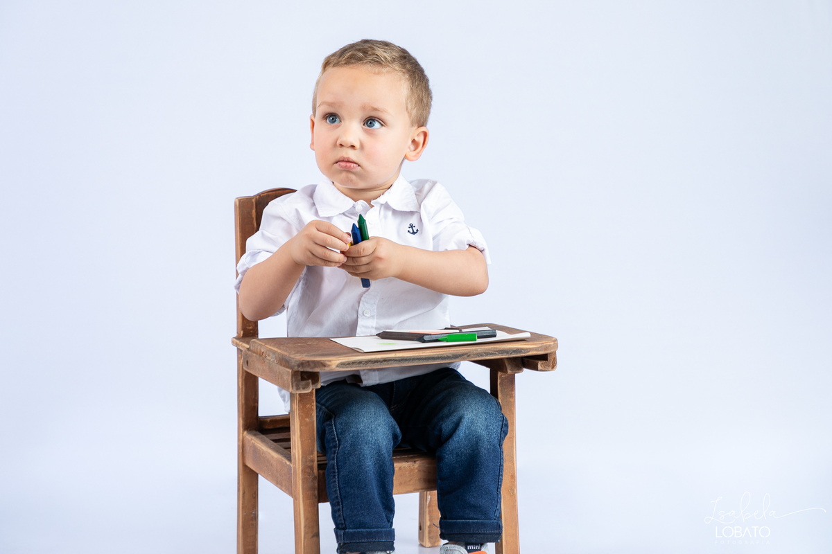 ensaio-fotografico-infantil-em-estudio-fotografia-de-crianca-idea-de-ensaio-fotografico-de-2-anos-ensaio-infantil-fundo-branco-fotografa-infantil-em-barbacena-estudio-isabela-lobato-fotografia
