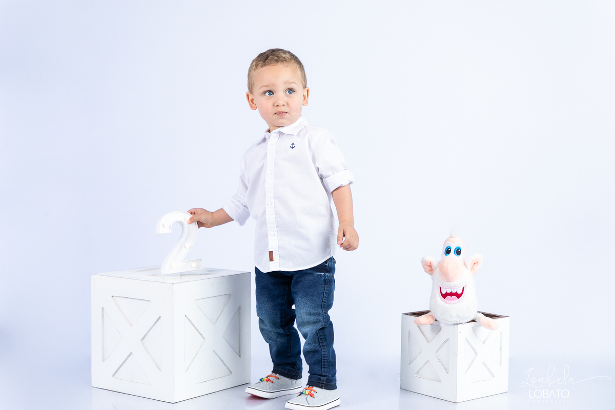 ensaio-fotografico-infantil-em-estudio-fotografia-de-crianca-idea-de-ensaio-fotografico-de-2-anos-ensaio-infantil-fundo-branco-fotografa-infantil-em-barbacena-estudio-isabela-lobato-fotografia
