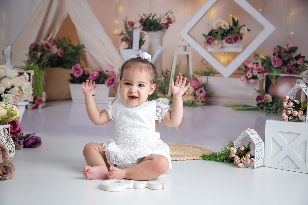 ensaio-fotografico-esmagando-o-bolo-smash-the-cake-fotos-bebe-1-ano-ensaio-fotografico-de-1-ano-ideia-de-ensaio-a-hora-do-bolo-melhor-fotografo-de-barbacena-estudio-de-fotografia-isabela-lobato-fotografia-fotografo-em-barbacena-isabela-lobato