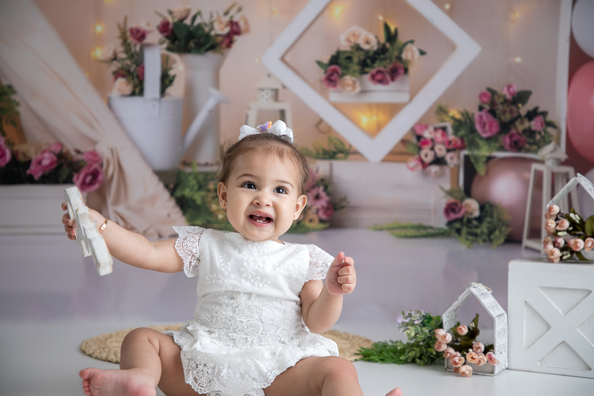 ensaio-fotografico-esmagando-o-bolo-smash-the-cake-fotos-bebe-1-ano-ensaio-fotografico-de-1-ano-ideia-de-ensaio-a-hora-do-bolo-melhor-fotografo-de-barbacena-estudio-de-fotografia-isabela-lobato-fotografia-fotografo-em-barbacena-isabela-lobato