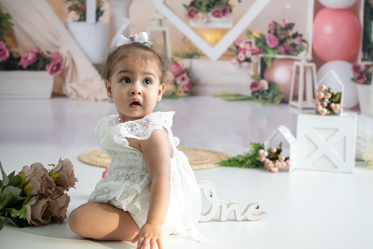 ensaio-fotografico-esmagando-o-bolo-smash-the-cake-fotos-bebe-1-ano-ensaio-fotografico-de-1-ano-ideia-de-ensaio-a-hora-do-bolo-melhor-fotografo-de-barbacena-estudio-de-fotografia-isabela-lobato-fotografia-fotografo-em-barbacena-isabela-lobato